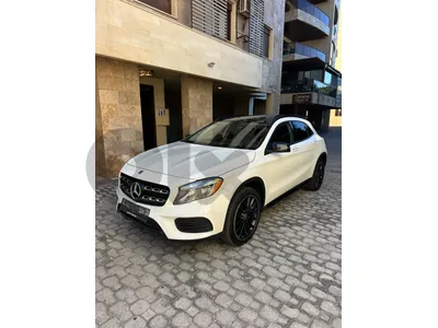 Mercedes GLA 250 AMG-line 4matic 2018 white on black (clean carfax)