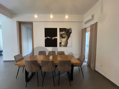 Full modern dining room with bar Full modern dining room with bar