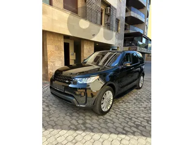 Land Rover Discovery HSE Luxury 2018 black on black (clean carfax-62000 miles)