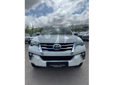 Toyota Fortuner SR5  V6  MY 2017! Company Source Like Newww!!!