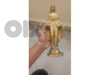 تمثال السيدة العذراء