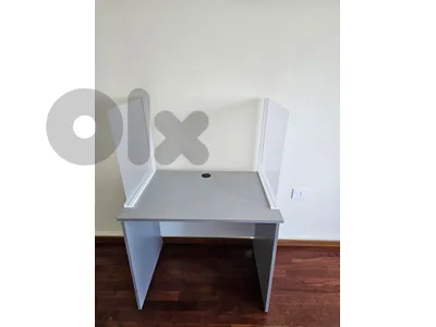 Deks and chairs,  مكاتب و كراسي