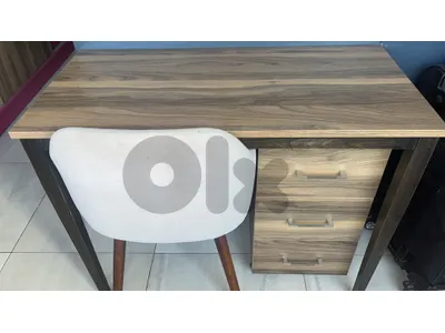 desk for student
