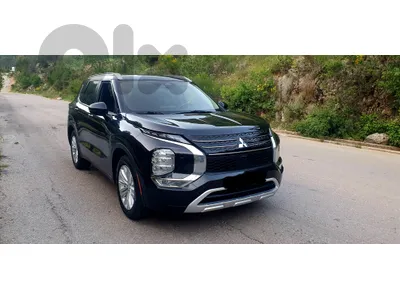 Mitsubishi Outlander 2022 4WD Black on black 7 Seats