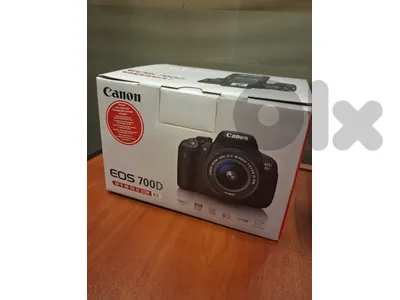 للبيع: Canon EOS 700D مع عدسة EF-S 18-55mm IS STM