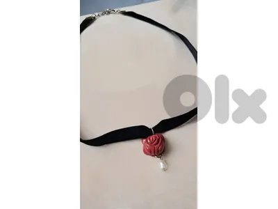 Velvet choker