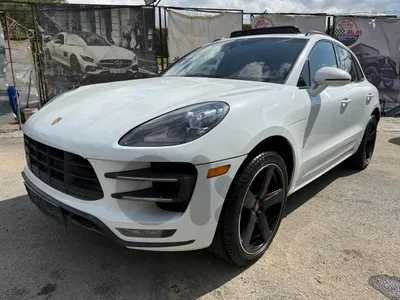 Porsche Macan turbo 2018 luxury package Ajnabieh