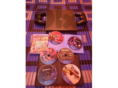 ps4 slim+2 controllers+7 cds