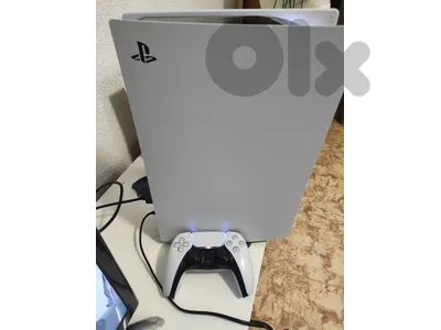 Ps5 one controller and some discs