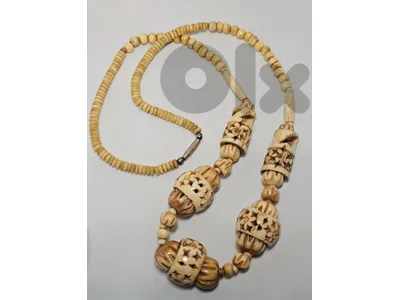 20$ Vintage carved bone beaded statement necklace