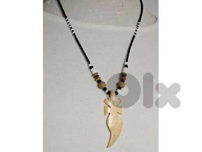 6$ vintage bovine necklace