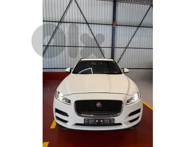 Jaguar F Pace
