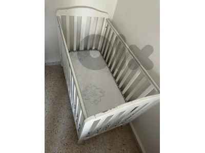 Baby Crib/Bed