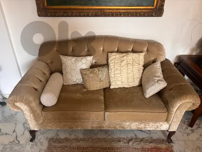 velvet sofa capitonné