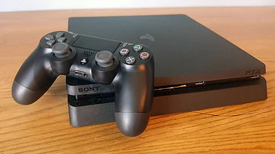 ps4 slim - used 1 terra + 4 games