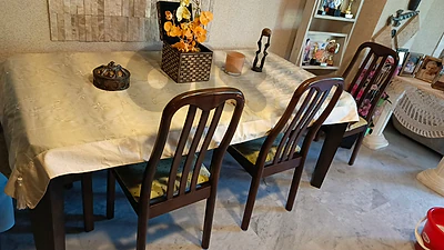 dinning room with chairs