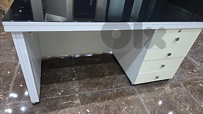 table with 3 drawers 3 tables availables