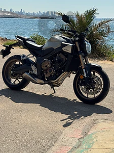 Cb 650R. e-clutch 2000km only