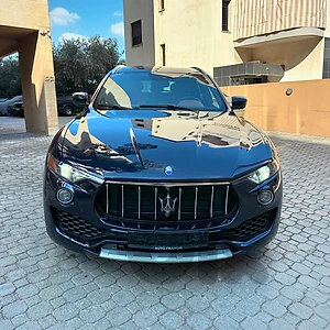 Maserati Levante S Q4 2017 dark blue on brown (clean carfax)