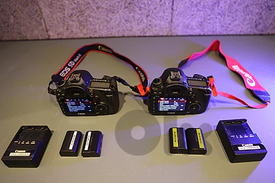 2x Canon 5D Mark III + 4 Batteries