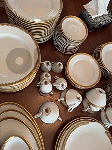 Porcelain dinner set - طقم سفرة بورسلين كامل