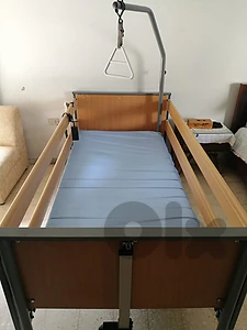 Wooden Electric Medical Bed (German)
