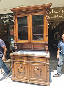 فيترين فرنسية فخمة ومميزة انتيك من خشب الجوز وجه رخام كرارة رائعة جدا