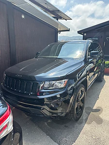 Jeep Cherokee 2014 Grand Cherokee Altitude 4x4 Black on black