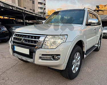Mitsubishi Pajero 2016 3.5L V6 (Perfect condition) Mitsubishi Pajero 2016 3.5L V6 (Perfect condition)