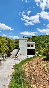 House With Land For Rent In Mechmech-Annaya بيت مستقل مع أرض للإيجار
