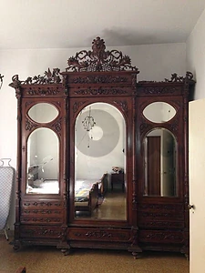 Vintage closet / خزانة Vintage closet / خزانة