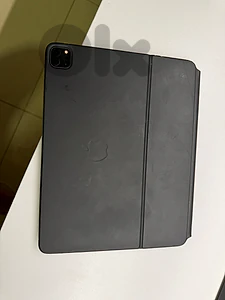 ipad pro (12.9inch) (5th genartion) with magic keyboard