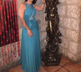 green dress