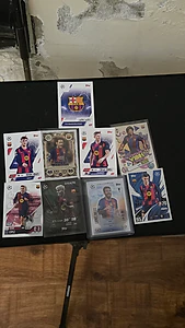 Topps Match Attax FC Barcelona 8-Card Premium FREE BONUS CLUB BADGE! Topps Match Attax FC Barcelona 8-Card Premium FREE BONUS CLUB BADGE!