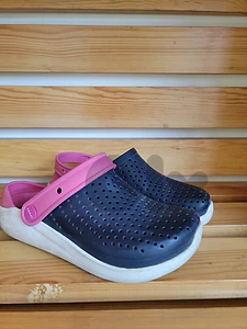 4 pairs size 35