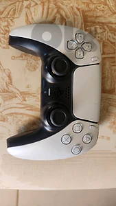 PS5 controller with 4 back buttons
