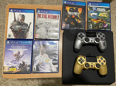 PS4 slim and accessories in perfect condition PS4 slim and accessories in perfect condition