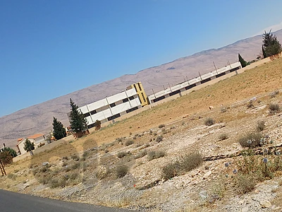 بناء مدرسي   على غقار  ٣٥٥٠ م  مصون