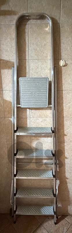 Aluminum Folding Ladder | Like New سلم ألمنيوم | شبه جديد