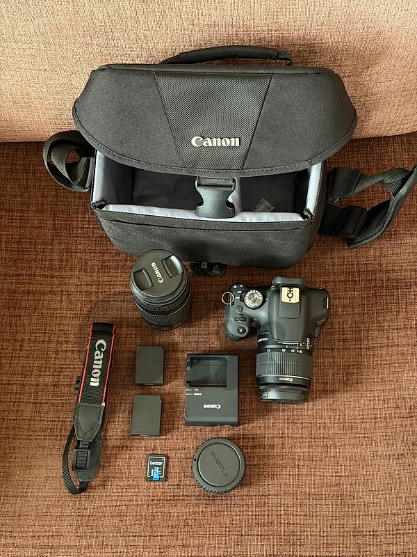 Eos 2000D /Rebel T7  With  2 lens Ef 18-55/Ef 75-300 & other accجديدة