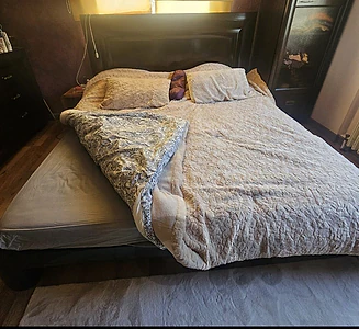 Kind size bed with mattress - Good condition Kind size bed with mattress - Good condition