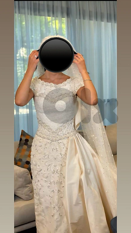 vintage wedding dress ivory  colour