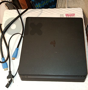 Ps4 slim barely used for 7-8 months
