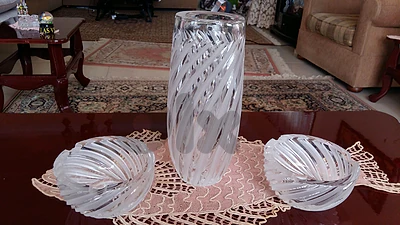Cristal ensemble  vase et deux cendriers