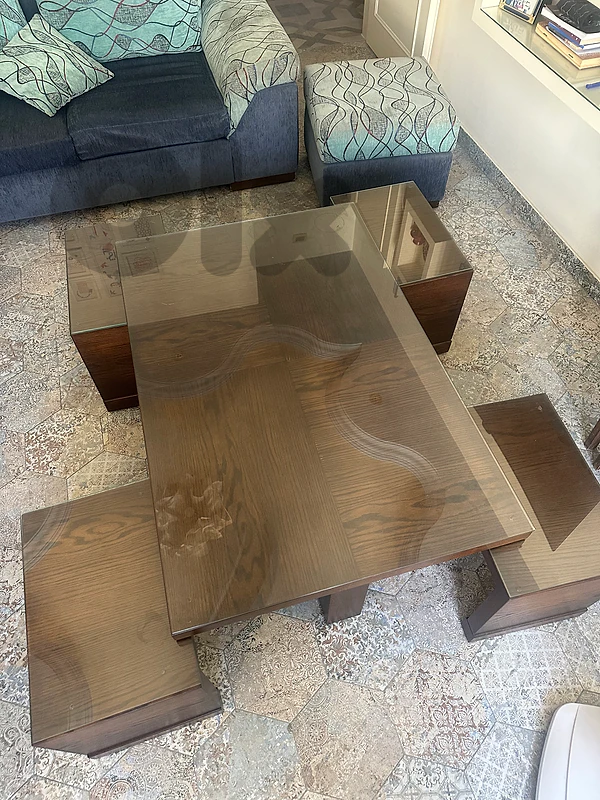 Large table with 4 smaller extensions طاولة مع أربع طاولات مخفيات