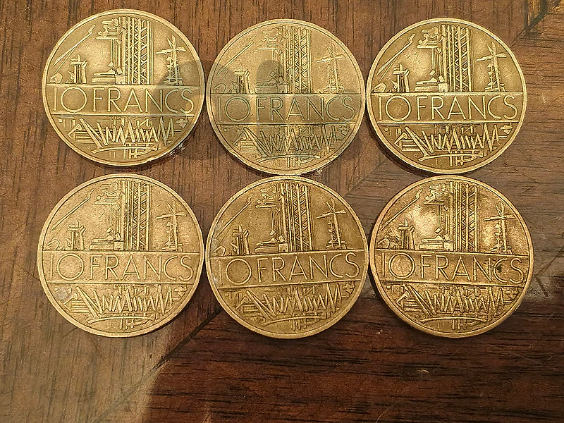 مجموعة من ٦ قطع ١٠ فرنك ماتيو . A set of 6 pieces of 10 Francs Mathieu