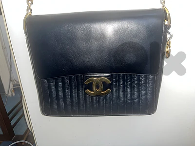 Vintage Retro Style Black Shoulder Bag with Gold-Tone Hardware