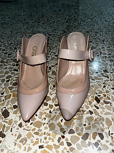 HEELS