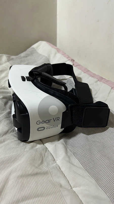 Samsung Gear VR Powered by Oculus Virtual Reality Glasses
