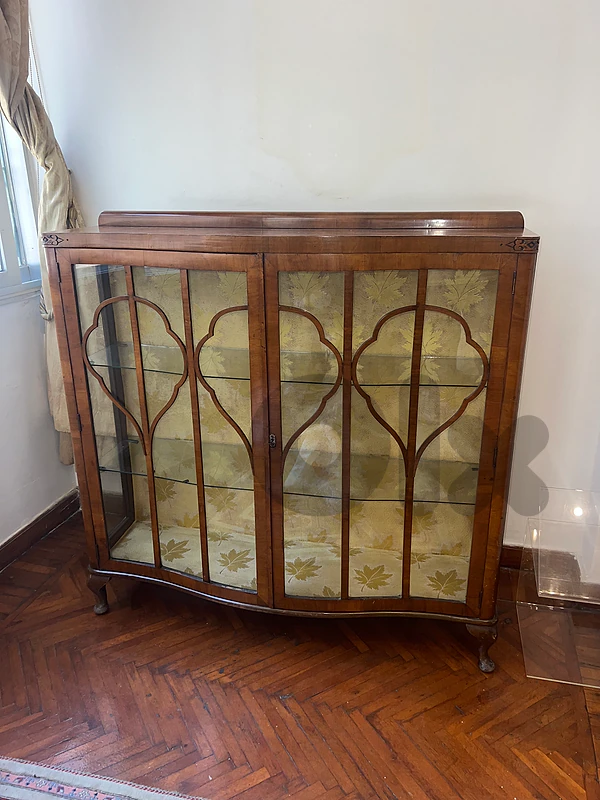 Antique english display cabinet فاترين انكليزية ولا اروع خشب بوادولوب